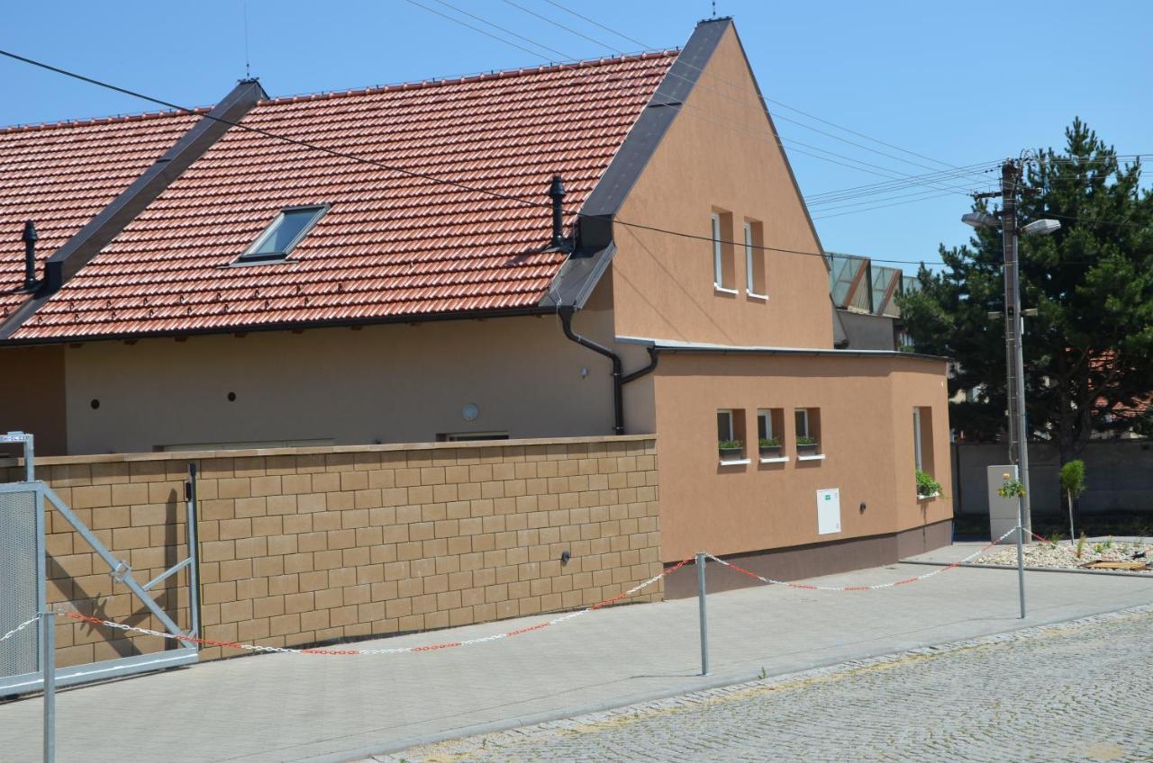 Apartmany Za Dvorem Velké Pavlovice المظهر الخارجي الصورة
